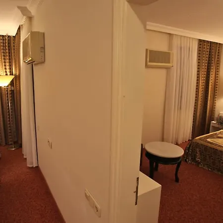 Green Valley Hotel *